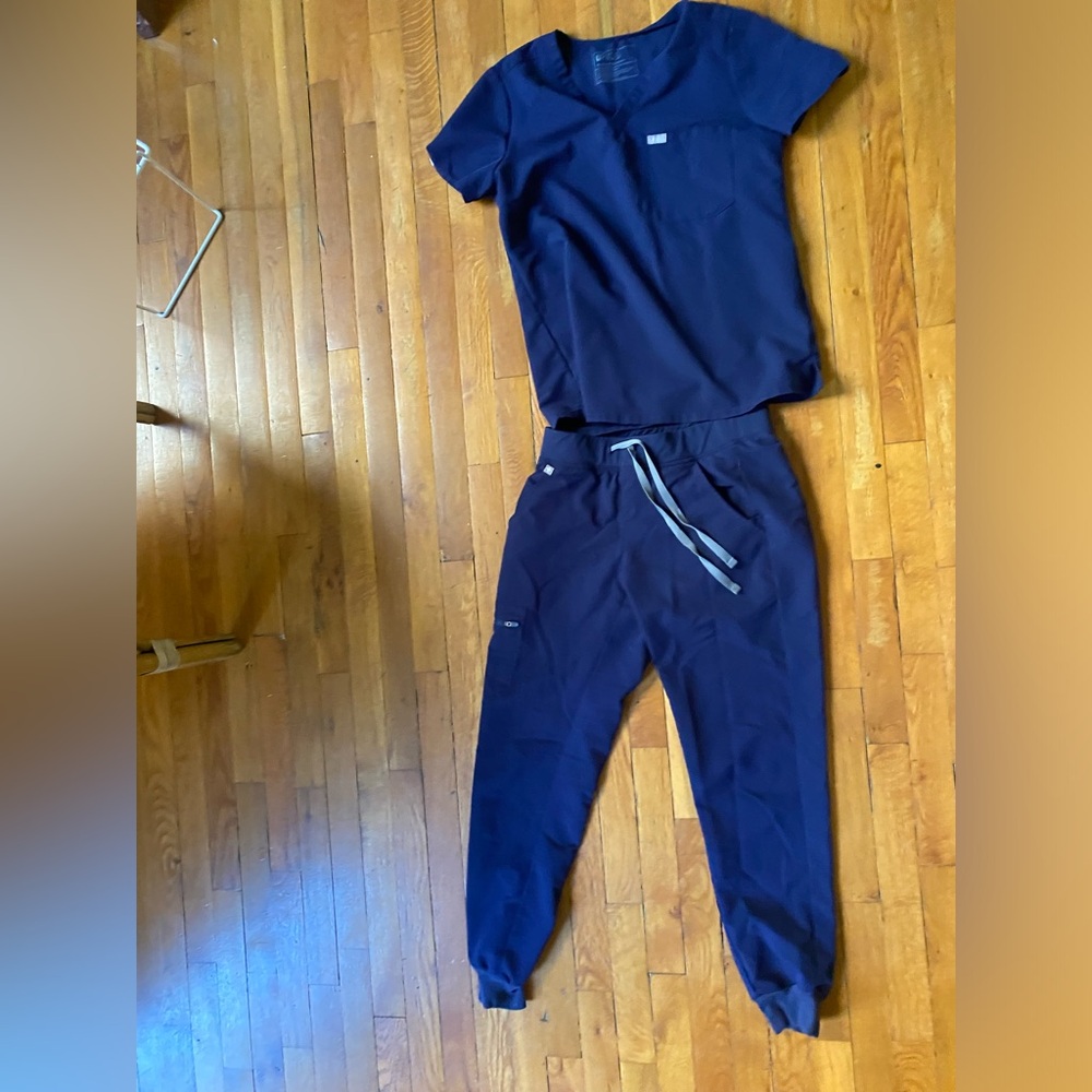 Figs navy scrub set size small